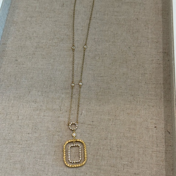 Elegant Gold Pendant Necklace - Picture 2 of 2